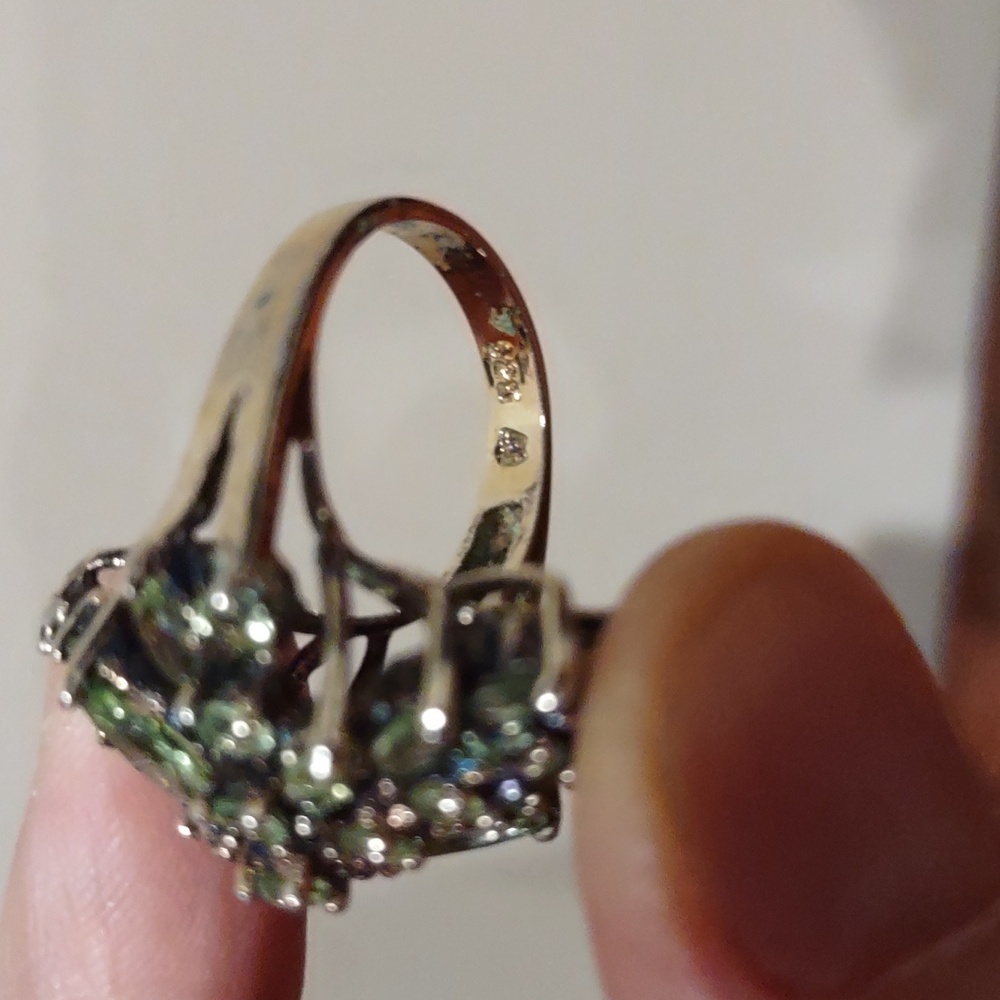 Peridot Gemstone Green Ring Set In Sterling Silver - Picture 5 of 8